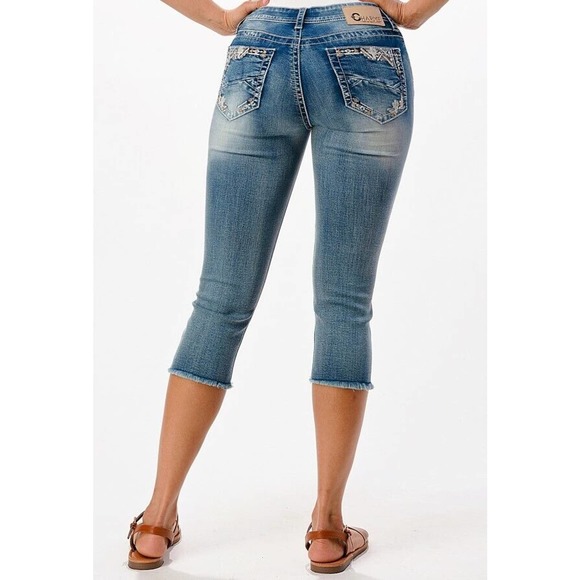 Charme Denim - Charme by Grace in LA Women's Cactus Embroidered Raw Hem Stretch Capri Jeans